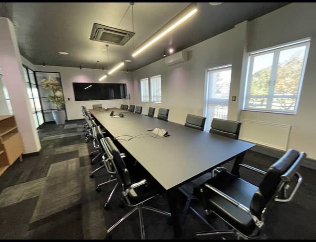 2,213.50M² OFFICE TO LET IN BRYANSTON